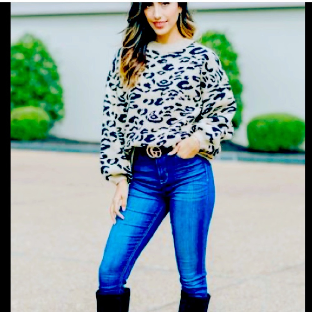 Takeout Leopard print love sweater